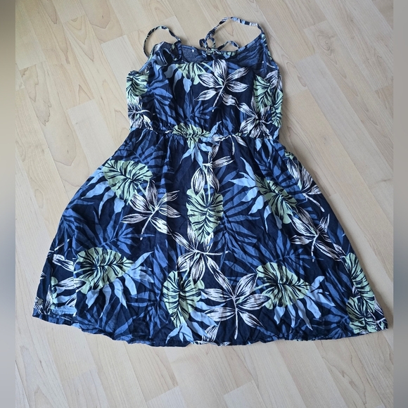 Roxy Hawaiian print dress size medium - Picture 3 of 9